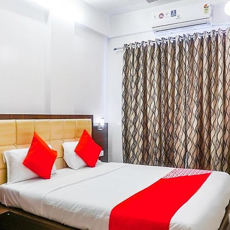 Oyo 15541 Pearl Inn Pune Exterior foto