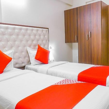 Oyo 15541 Pearl Inn Pune Exterior foto