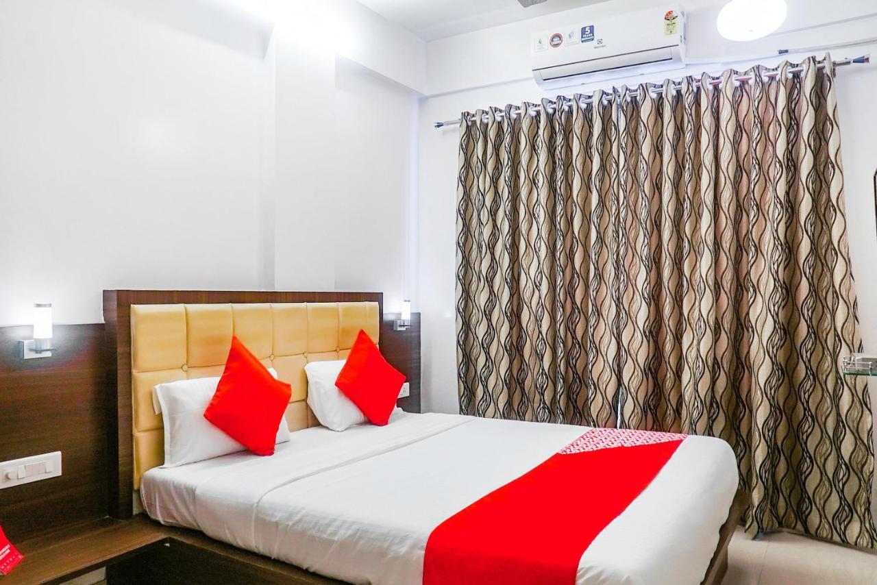 Oyo 15541 Pearl Inn Pune Exterior foto